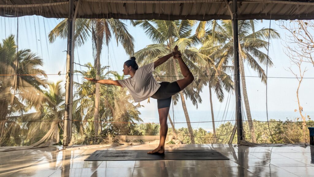 Yoga Asana Tänzer von Sarah Yoga Coach
